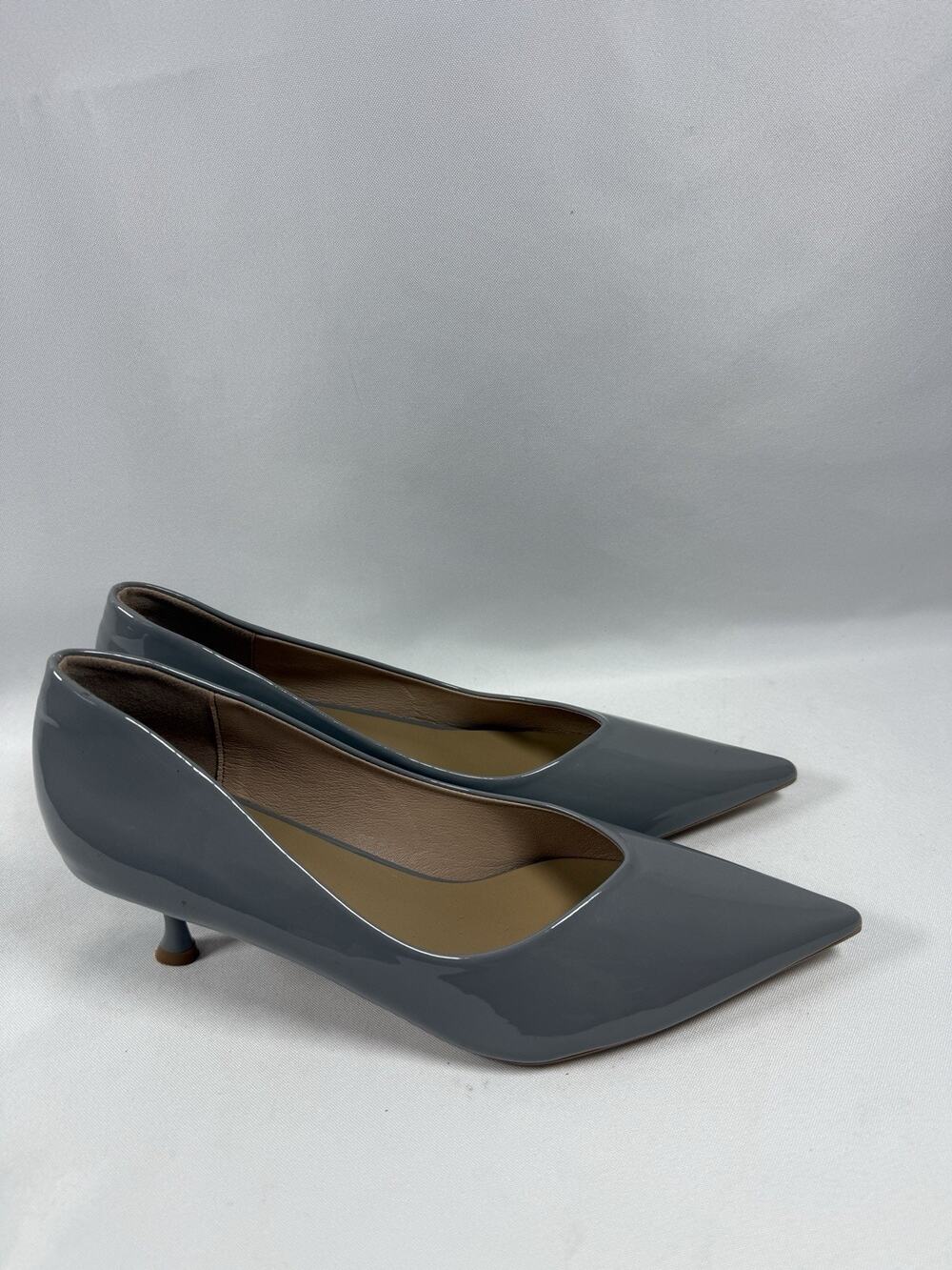 C. Paravano Gray Patent Leather Kitten Heel Pumps Women’s US 11